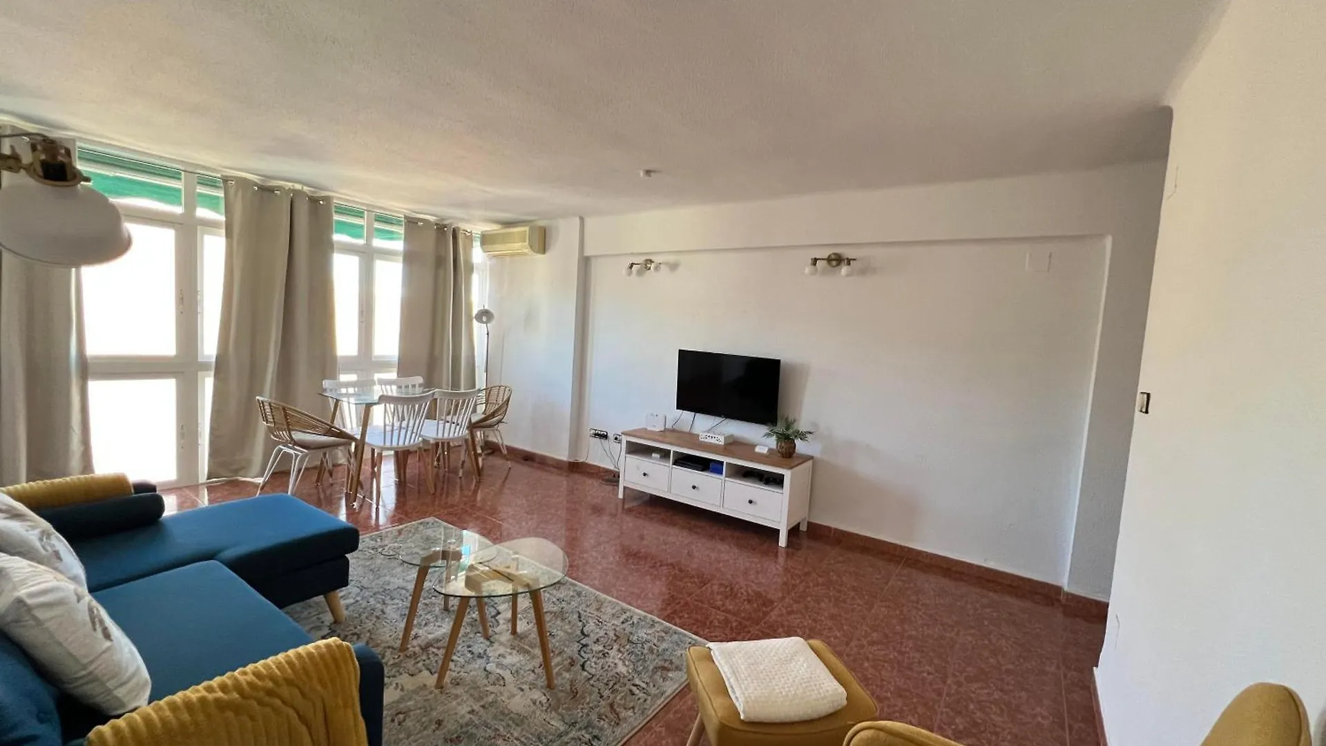 Gran Apartamento Con Parking Gratis Centro De Málaga Appartamento